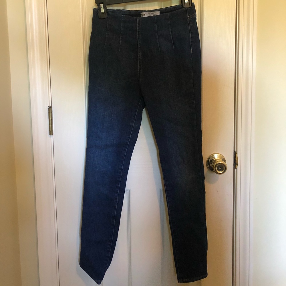 Free people pull on skinny jeans